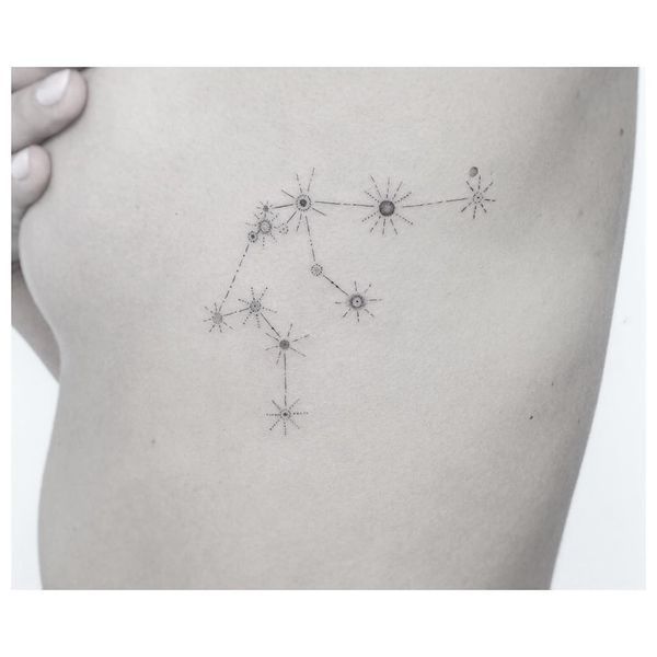 Tatuagem costela bonito Aquarius para meninas