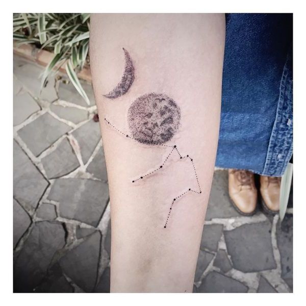 Imagem de tatuagem de constelação Aquarius concurso com lua